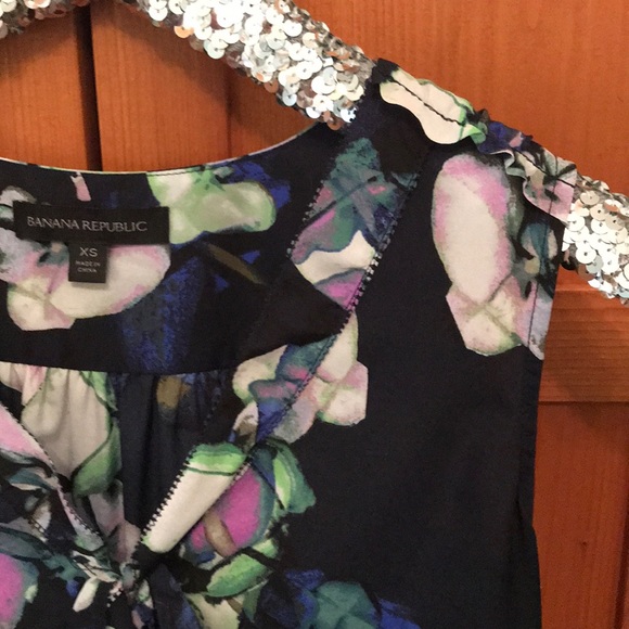 Banana Republic XS sleeveless floral top - Picture 6 of 7